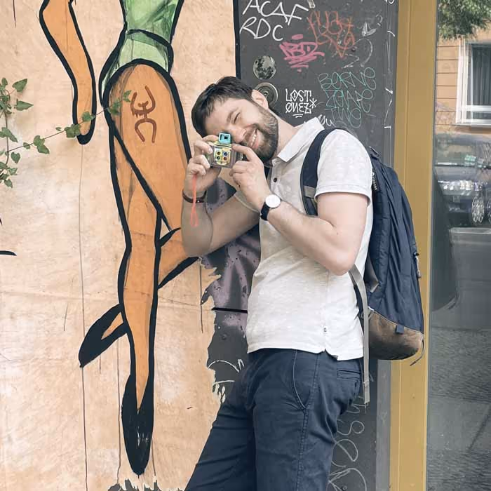 Artem Sapegin is making some photos